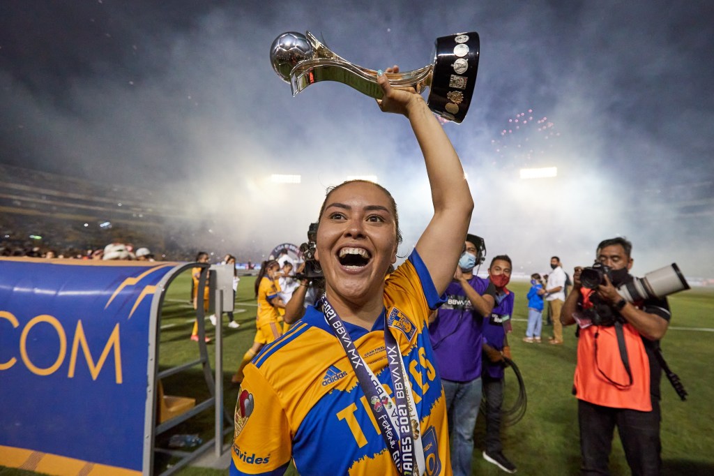 Los impresionantes números que dejó Roberto Medina como DT de Tigres Femenil