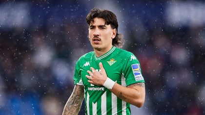 ¡Amor al equipo! La rebaja salarial que aceptaría Hector Bellerín para regresar con el Betis