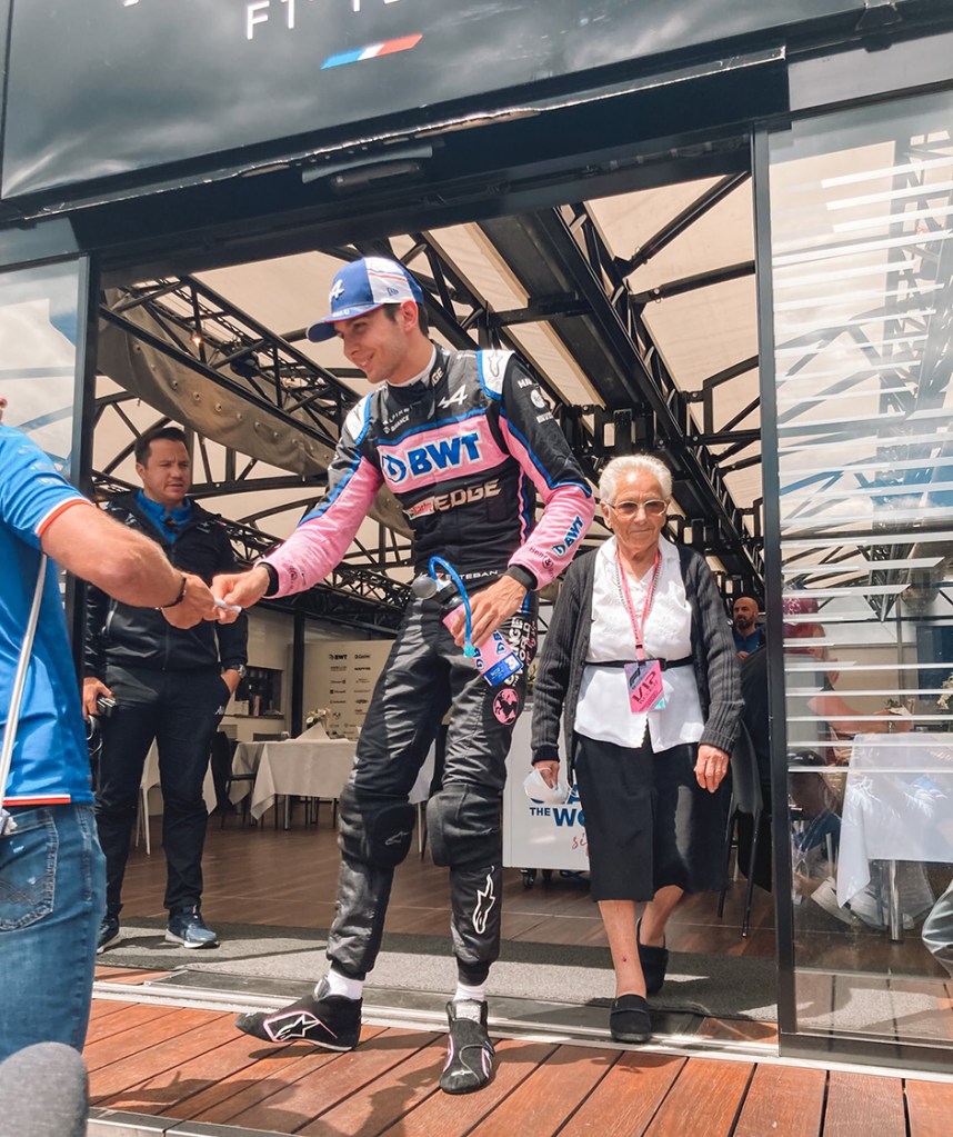 Marília, la fan de 87 años que cumplió un sueño con Lewis Hamilton en el GP de Austria