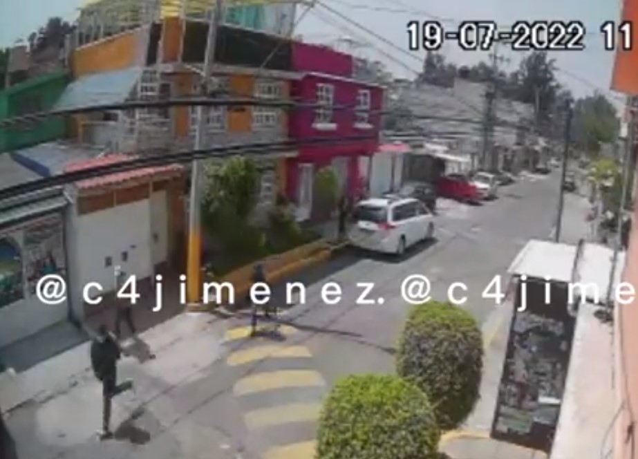 Y en Iztapalapa: Hombre corretea a ladrones en ropa interior