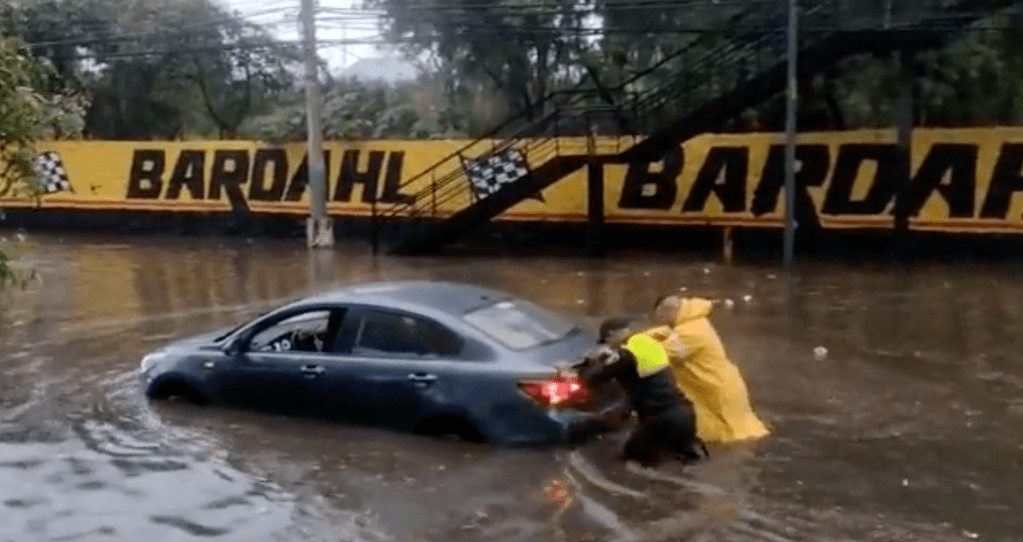 lluvia-cdmx-inundacion-viernes-15-julio-videos-periferico-sur-picacho-1