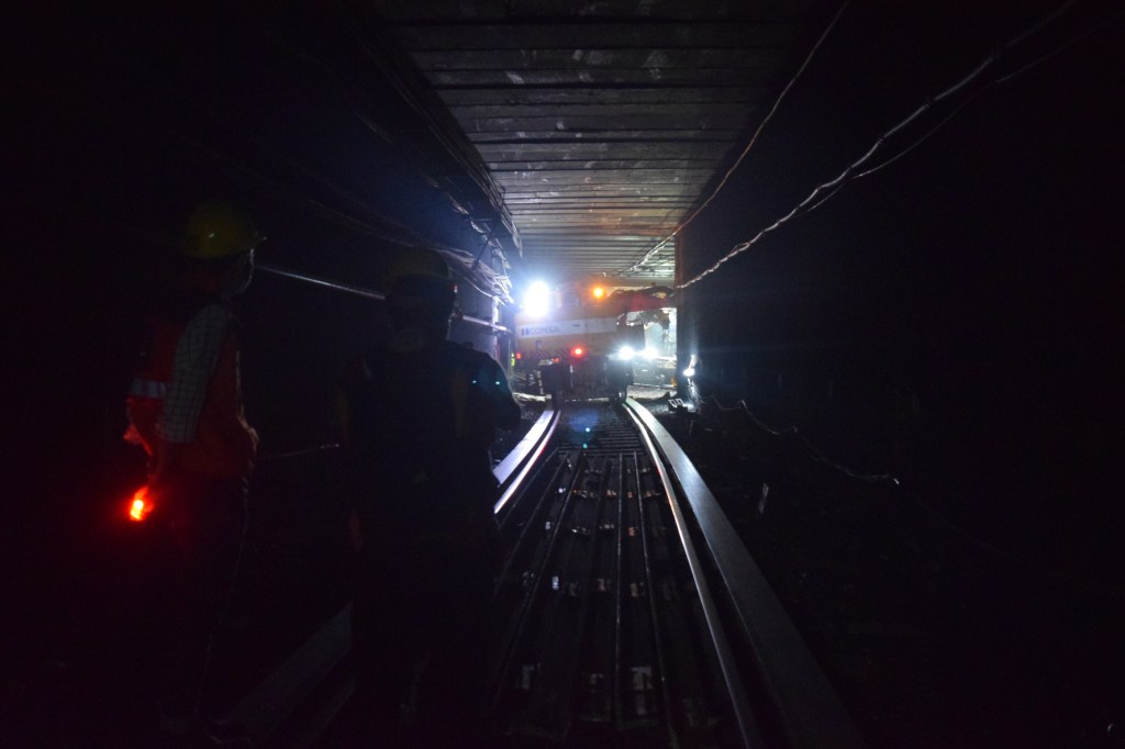 maquina-metro-trabajos-tunel