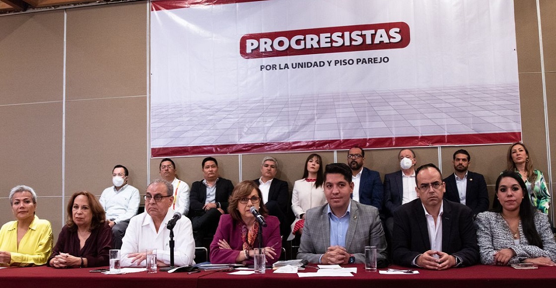 CIUDAD DE MÉXICO, 21JULIO2022.- Los morenistas Tomás Vázquez Vigil, Martha Lucía Mícher, y Emmanuel Reyes, encabezaron una reunión de líderes populares progresistas para mostrar su apoyo a Marcelo Ebrard, como candidato presidencial de este partido, además de exigirle a la dirigencia "piso parejo" en el método para elegir a quien habrá de representar a Morena en la próximo elección a Presidente de México.