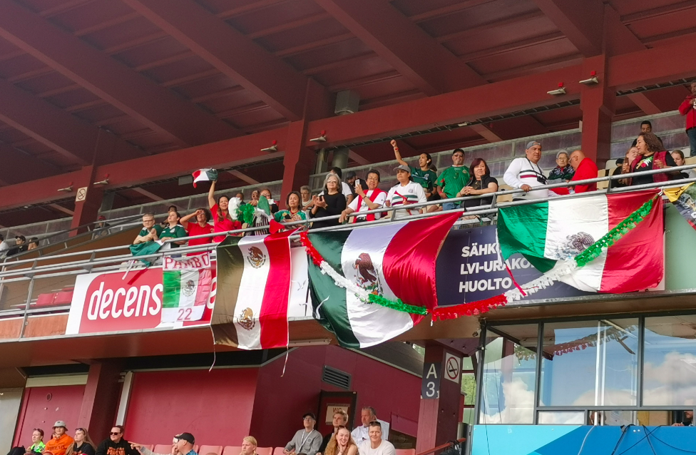 Afición de México en el Mundial femenil de futbol americano