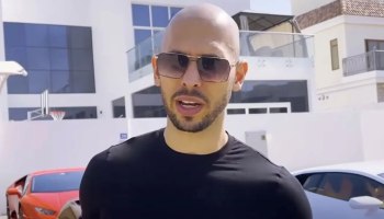 ¿Quién es Andrew Tate y por qué lo han baneado de YouTube y otras redes sociales?