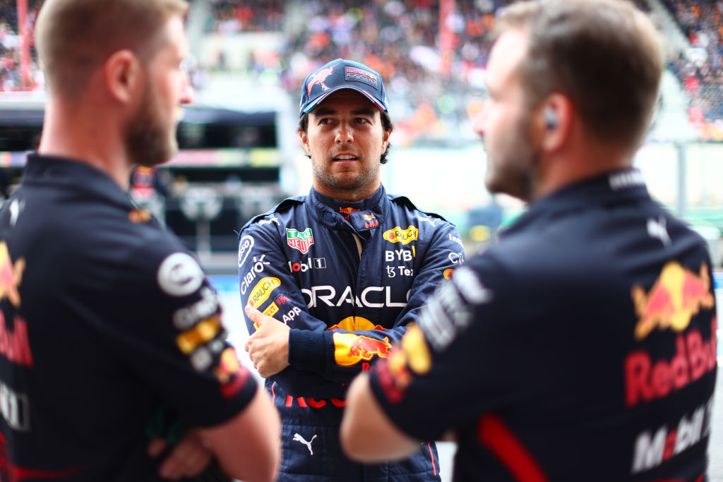 Checo Pérez explica por qué Verstappen no le dio rebufo en Bélgica: "El tiempo estaba limitado"