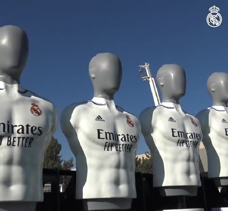 Así funciona la barrera de robots que utiliza el Real Madrid para entrenar tiros libres