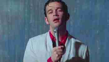 The 1975 le pone vibra retro y nos trae el video de su rola "Happiness"