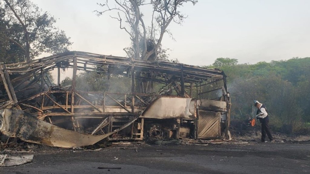 Se reportan 9 personas muertas tras choque entre una pipa y un autobús en Tamaulipas