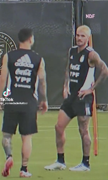 La bofetada de Rodrigo de Paul a Messi en el entrenamiento de Argentina