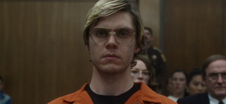 Checa a Evan Peters en el aterrador tráiler de 'Monster: The Jeffrey Dahmer Story'