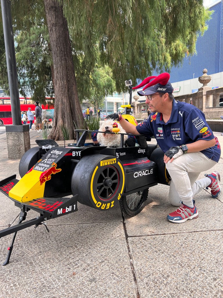 Jorge y Fabbio, fans de Checo Pérez y Red Bull