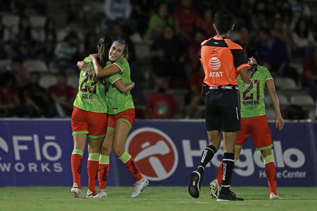 Las súper Chivas (bajo el agua) y el golazo de Larroquette en la Jornada 12 de la Liga MX Femenil