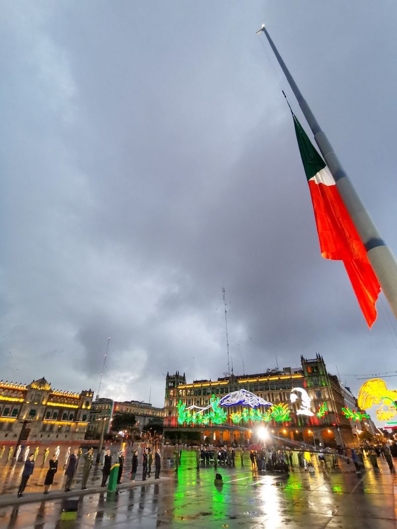 izamiento-bandera-19-septiembre-sismo