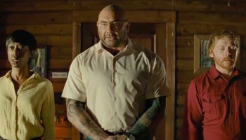 Checa a Dave Bautista en el tráiler de 'Knock at the Cabin' de M. Night Shyamalan