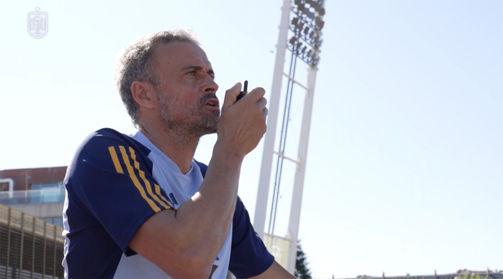 El futuro es hoy: Luis Enrique implementó la tecnología en los entrenamientos de España con walkie-talkies