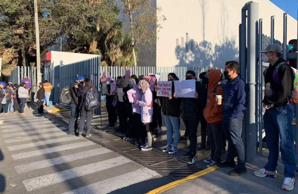 universidad-autonoma-queretaro-estudiantes-protestan