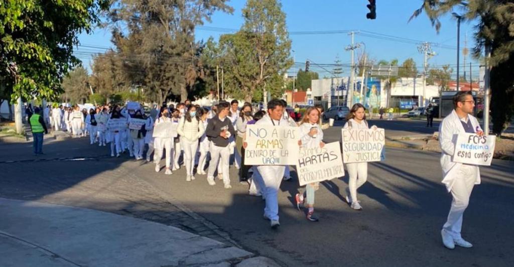 universidad-autonoma-queretaro-paro-marcha