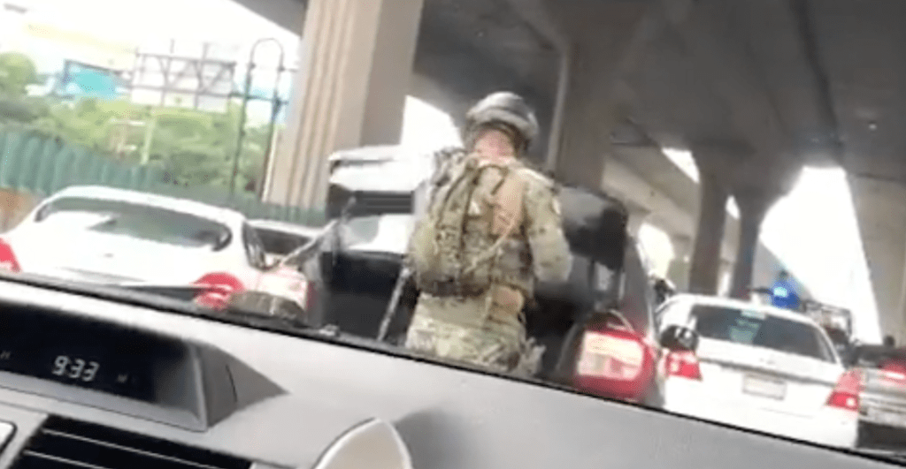 video-militares-marina-abre-cajuelas-operativo-periferico-edomex-naucalpan-atizapan-policia-2