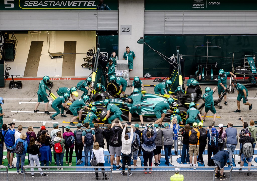 Aston Martin recibió sanción de la FIA por violar límite de presupuesto