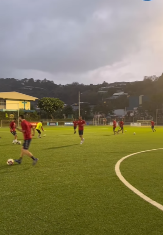 Belfort entrenando en Tahití