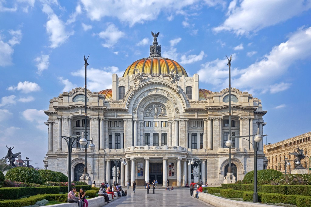 Intercambios Panini en Bellas Artes