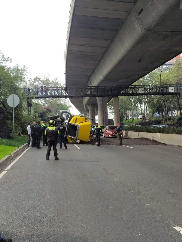 camion-tierra-periferico-cdmx