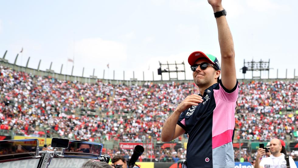 Checo Pérez en el Foro Sol