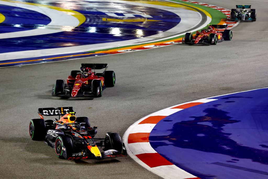 Checo Pérez, Leclerc y Sainz en Singapur