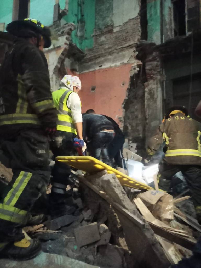 derrumbe-centro-historico-cdmx-bomberos