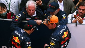 Revelan diálogo entre Verstappen, Checo, Marko y Herbert durante la confusión en el GP de Japón