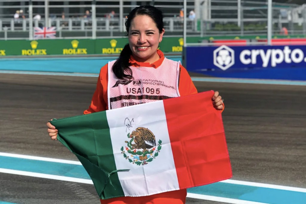 ¡Qué orgullo! Conoce a Diana Romero, la oficial de pista mexicana que destaca en Fórmula 1