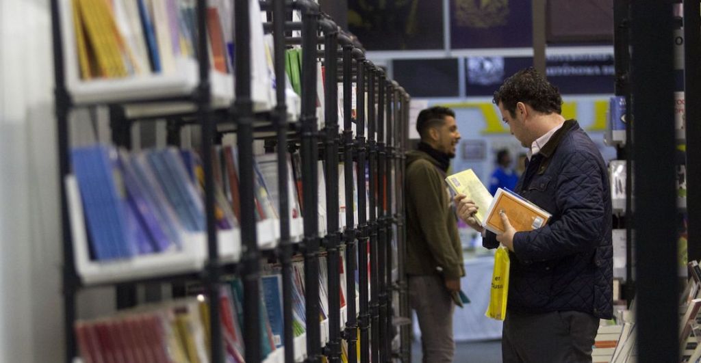 feria-internacional-libro-monterrey-estantes