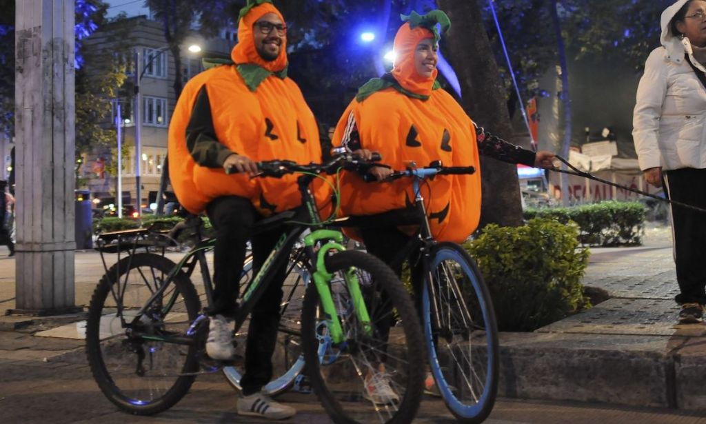 paseo-ciclista-nocturno-cdmx-dia-muertos