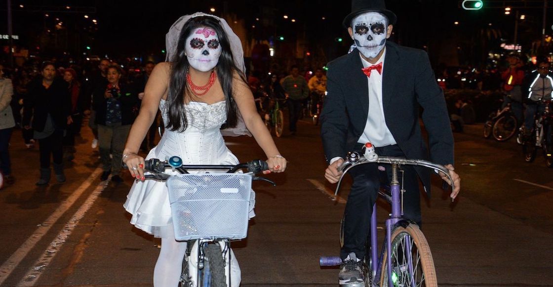 paseo-ciclista-nocturno-dia-muertos-ciudad-mexico