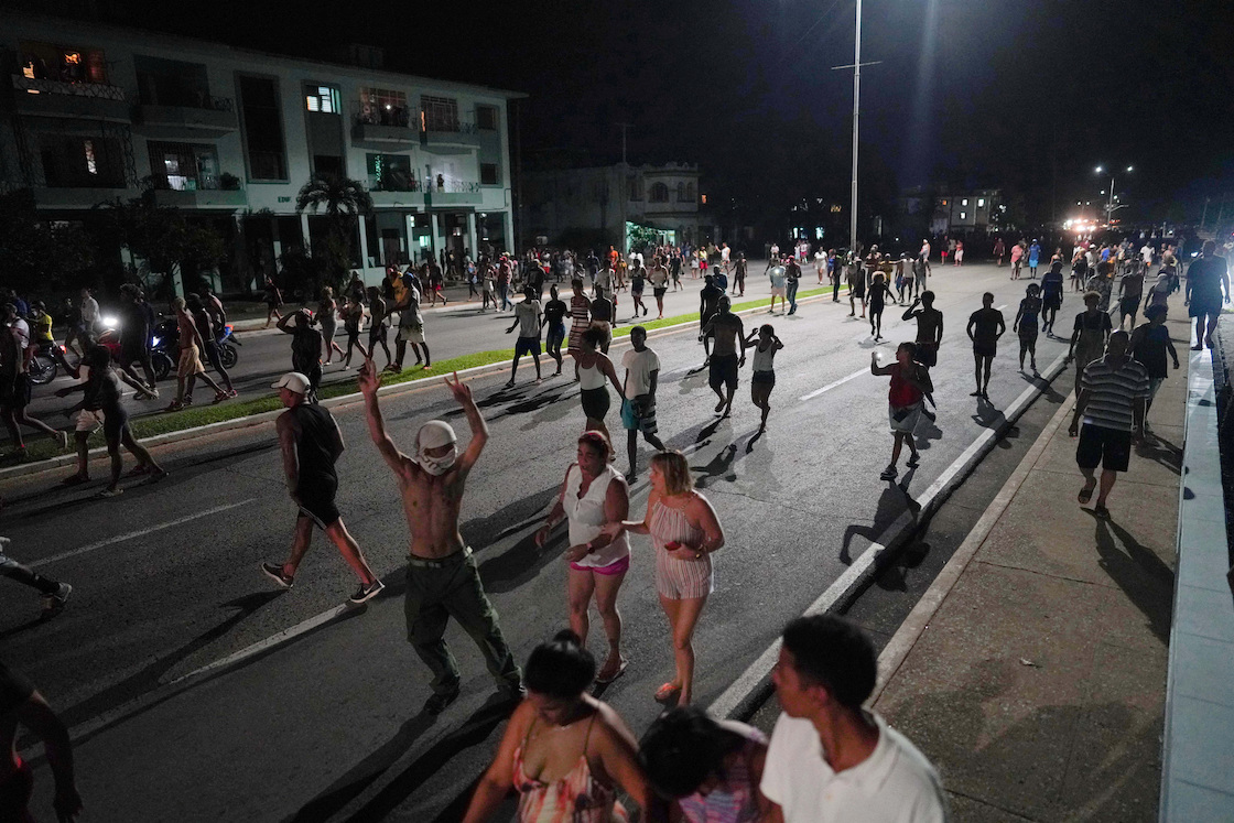 protestas-cuba-gente-luz