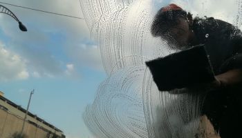 violencia-mexico-disparan-limpia-parabrisas-vidrios-agua-coche-zapopan