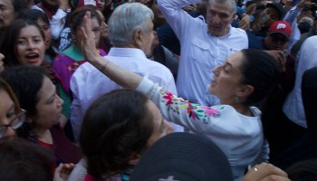 CIUDAD DE MÉXICO, 27AGOSTO2022.- Andrés Manuel López Obrador, Presidente de México, encabezó la marcha por sus cuatro años de gobierno, el contingente partió del Ángel de la Independencia, ahí el tabasqueño fue escoltado por Claudia Sheinbaum, Adán Augusto López y Marcelo Ebrard.