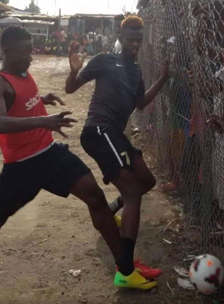 Muntari y Salisu jugando futbol llanero