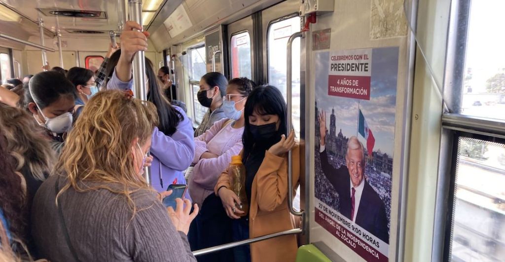 aparece-propaganda-marcha-amlo-metro-cdmx