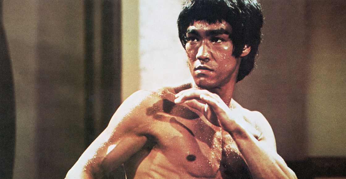 Nuevo estudio dice que Bruce Lee murió ¿por tomar demasiada agua?