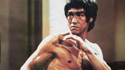 Nuevo estudio dice que Bruce Lee murió ¿por tomar demasiada agua?