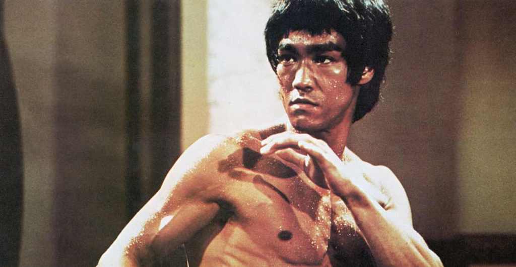 Nuevo estudio dice que Bruce Lee murió ¿por tomar demasiada agua?