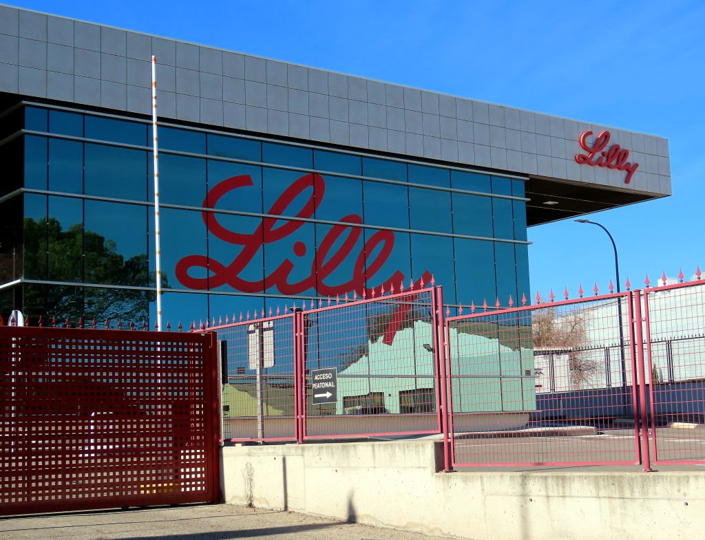 Eli Lilly, la farmacéutica que perdió miles de millones por un tuit desde una cuenta "verificada"