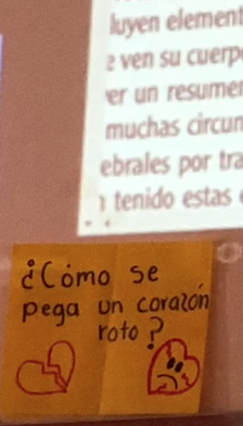 Apúntenle: Maestra le enseña a sus alumnos cómo curar un corazón roto