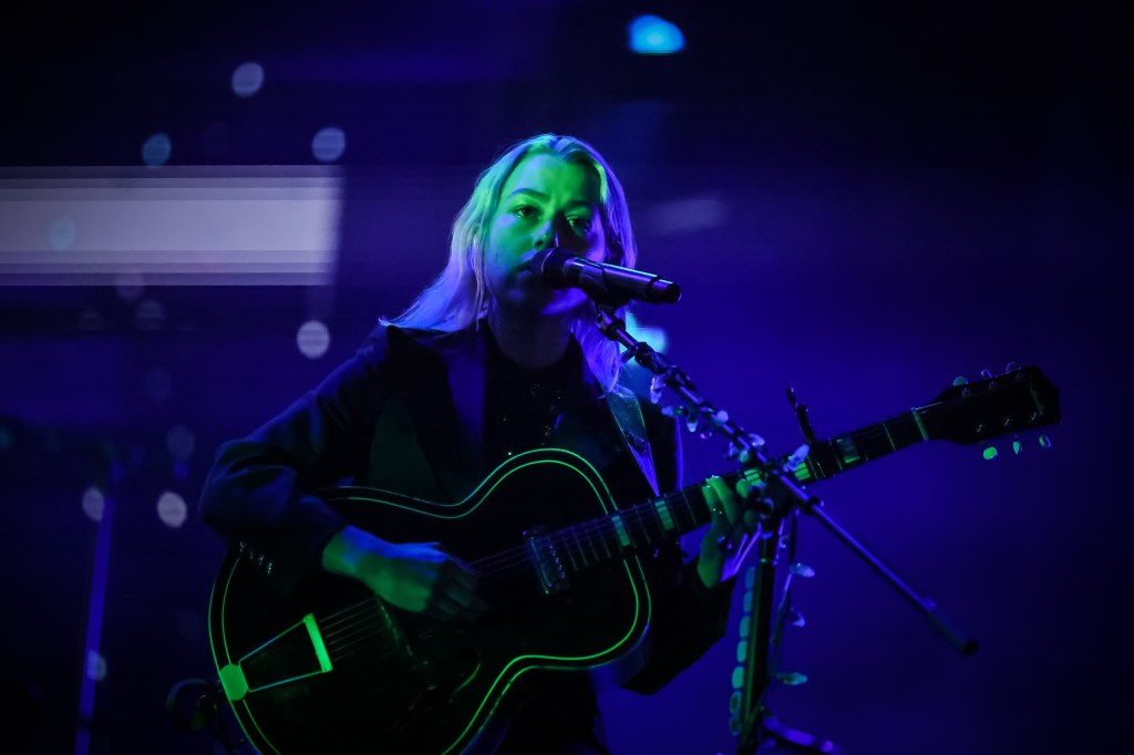 Phoebe Bridgers cautivó al Corona Capital con un hermoso show melancólico