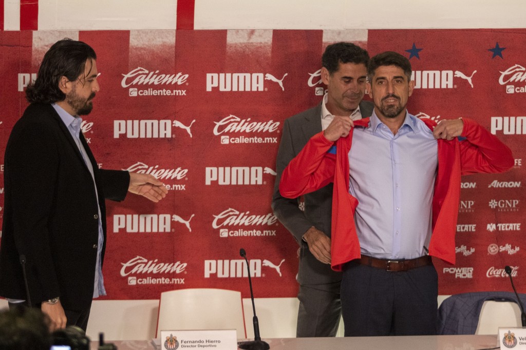 Presentación de Veljko Paunovic con Chivas