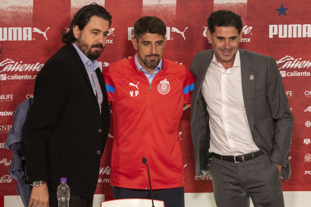 Presentación de Veljko Paunovic con Chivas