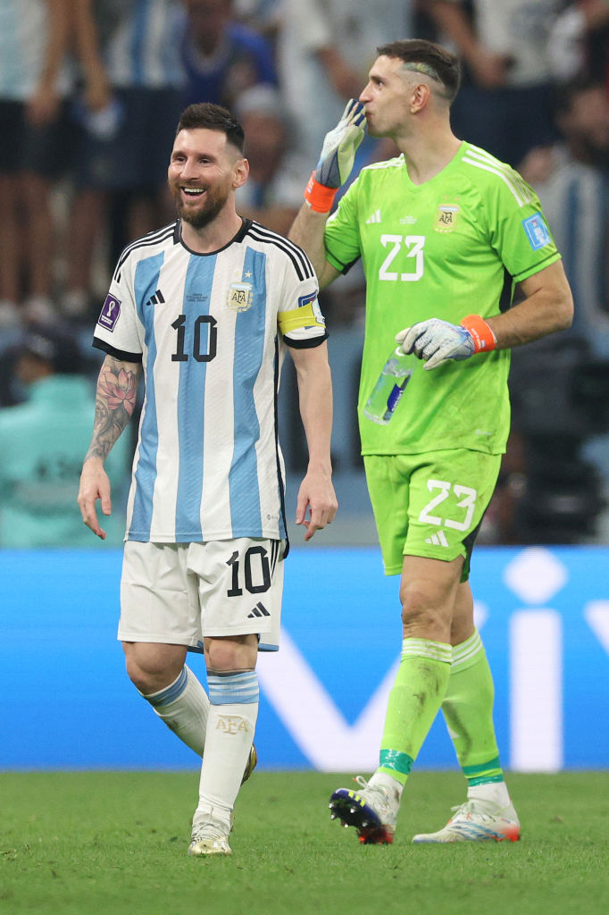 Dibu Martínez y Messi Argentina vs Croacia