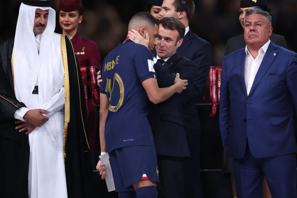 Emmanuel Macron Mbappé Qatar 2022